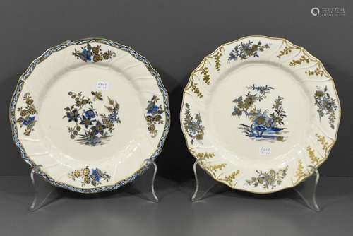 2 assiettes en porcelaine de Tournai bleu et or, m…