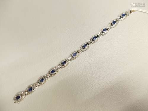 Bracelet en or blanc 18 carats serti de diamants d…