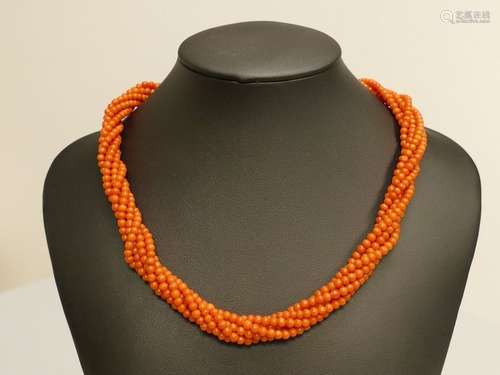 Collier de perles de corail rouge torsadé, fermoir…