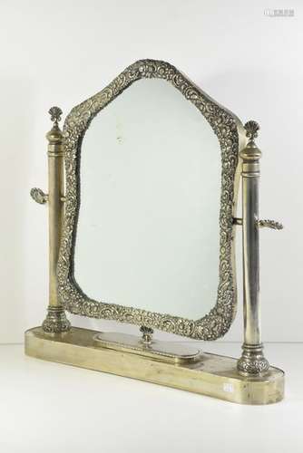 Miroir de table, monture en argent (Ht 52cm)