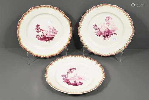 3 assiettes en porcelaine de Tournai, décor de pay…