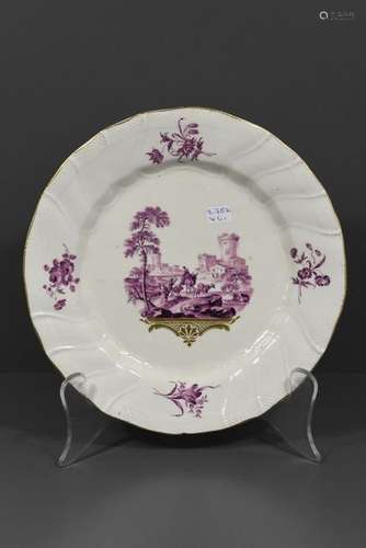 Assiette en porcelaine de Tournai à décor rose de …