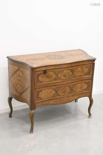 Commode liégeoise en marqueterie (Ht.85 x 95 x 55c…