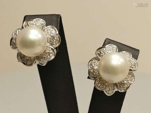 Paire de boucles d'oreilles en or blanc 18 carats …