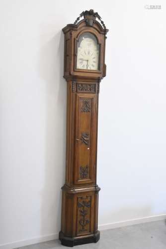 Horloge gaine en chêne sculpté (Ht 265cm)