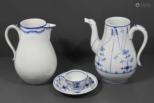 Lot de 3 pièces en porcelaine de Tournai (verseuse…