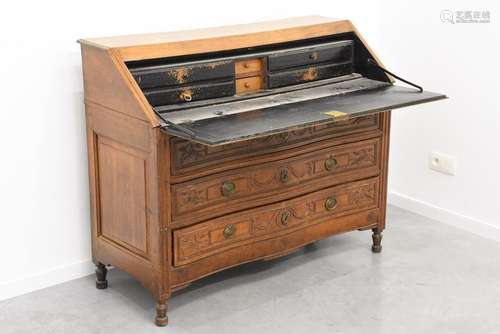 Bureau de pente en chêne galbé, Louis XVI (Ht 102 …