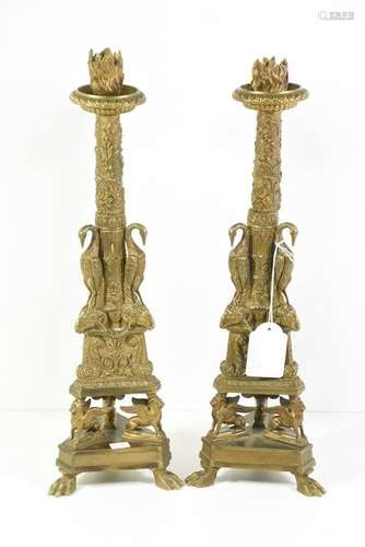 Paire de candélabres en bronze ciselé vers 1830 (H…