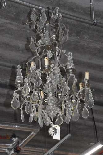 Lustre en bronze argenté et pampillé (Ht.110cm)