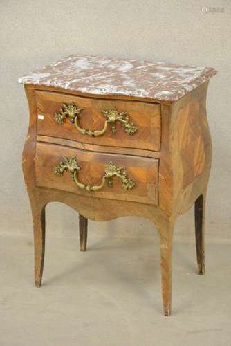 Petite commode galbée Louis XV début 19ème, à deux…