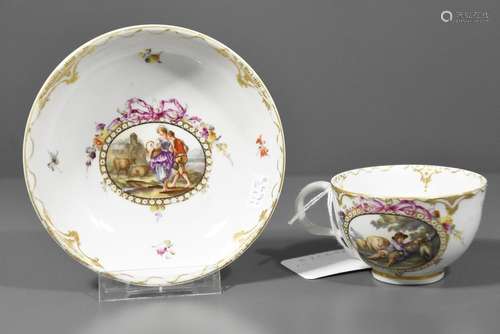 Tasse et soucoupe en porcelaine de Tournai, décor …