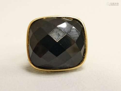 Bague en or jaune 18 carats sertis d'une onyx à fa…