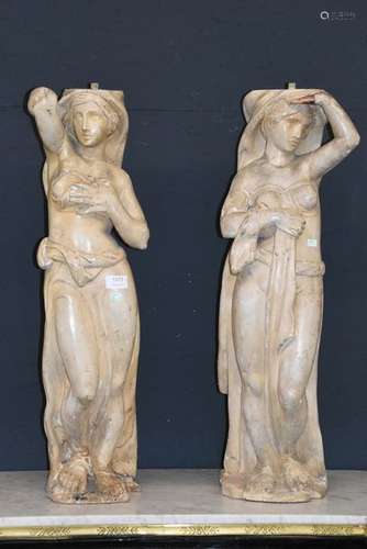 Paire de statues de femmes à l'antique en bois scu…