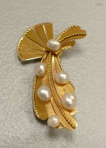 Broche en or jaune 18 carats sertie de perles, tra…