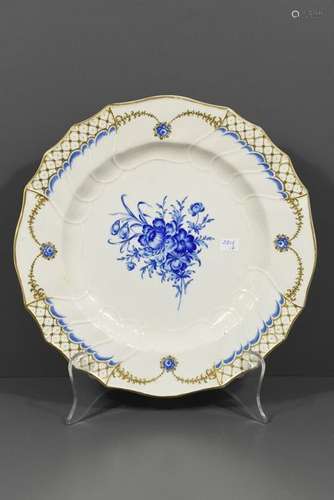 Plat en porcelaine de Tournai bleu et or (diam.28c…