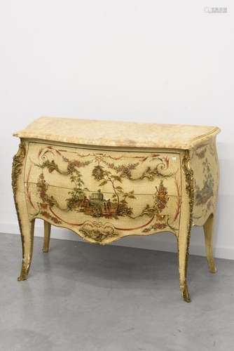 Commode Louis XV en vernis Martin, rehaussée de br…