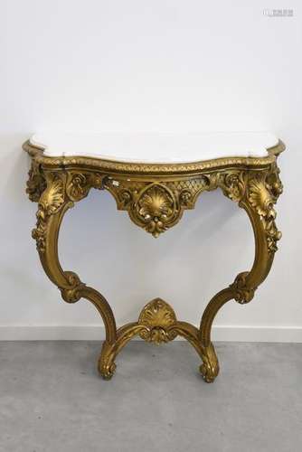 Console de style Louis XV en bois doré 19ème, dess…