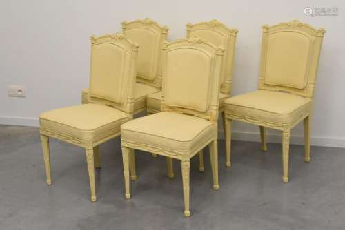 Série de cinq chaises de style Louis XVI recouvert…