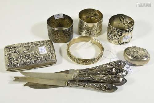 Lot varia d'objets de style Art Nouveau en argent …