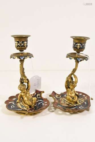 Deux bougeoirs en bronze doré et cloisonné (H:16cm…