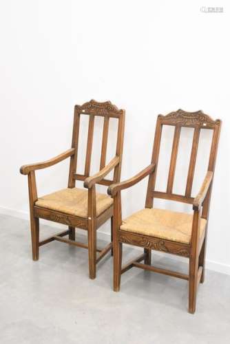 Paire de fauteuils de Herve en chêne sculpté