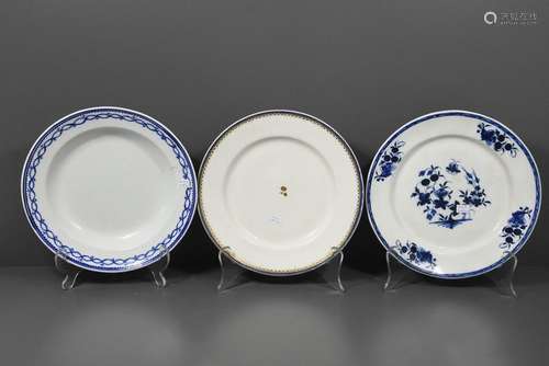 Trois assiettes en porcelaine de Tournai (1 assiet…