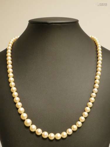Collier de perles, fermoir en or 18 carats