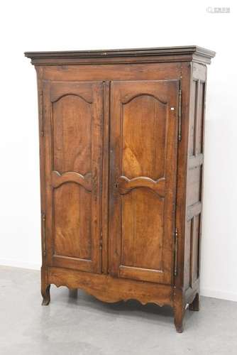 Armoire 18ème en noyer (Ht 200 x 135 x 55cm)