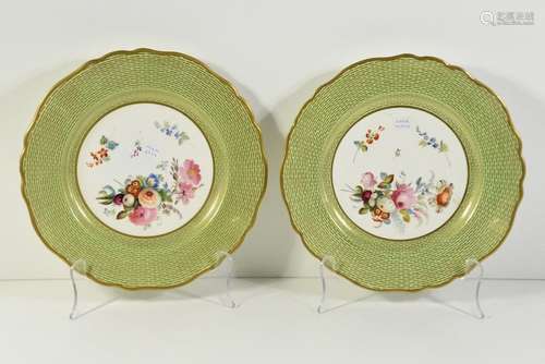 Paire d'assiettes en porcelaine fleurie (diam.27cm…