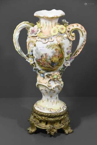 Vase en porcelaine sur socle en bronze (Ht 32cm)