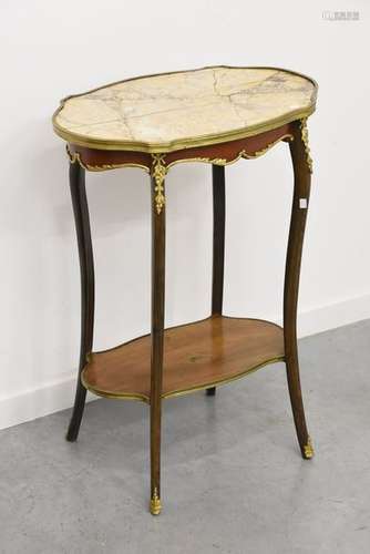 Table d'appoint de style Louis XV, dessus marbre r…