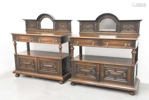 Paire de buffets anglais en chêne sculpté ( Ht.155…