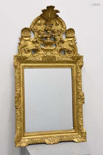 Miroir en bois sculpté et doré, d'époque Régence (…