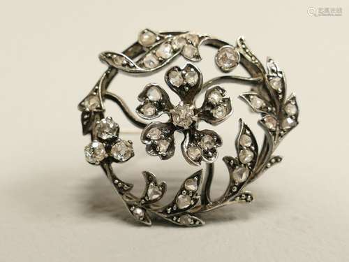 Broche ancienne en argent, diamant et brillants