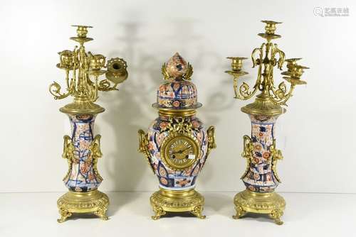 Garniture de cheminée Imari montée en bronze (2 br…