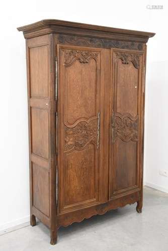 Armoire de mariage en chêne sculpté 18ème (Ht 230 …