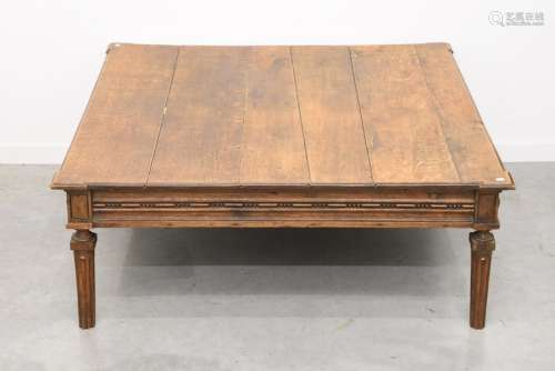 Table basse Louis XVI en chêne (40 x 110 x 110cm)