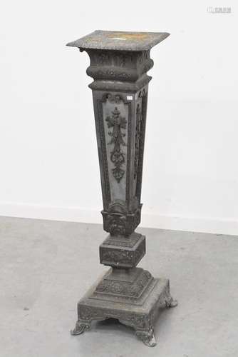 Colonne en métal de style Louis XVI (Ht.102cm)