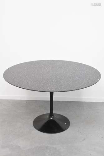 Table Knoll tulipe (diam.120cm)