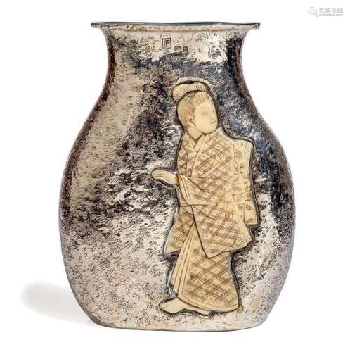 VASE à col ourlé en argent guilloché (835 millième…