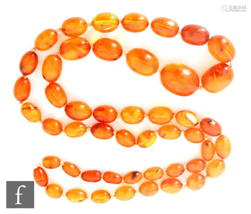 A single row of graduated amber beads, largest approximately 2.25cm, weight 56g, length 78cm.