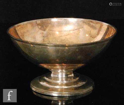 An American Sterling silver pedestal bowl of plain form diameter 15cm, weight 6oz.