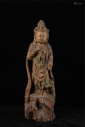 A CHINESE TANG DYNASTY STYLE POLYCHROME WOOD FIGUER OG GUANYIN, QING DYNASTY