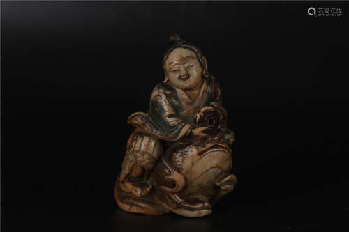 A CHINESE SOASTONE CARVED LIUHAI WITH TOAD, MIDDLE QING DYNASTY