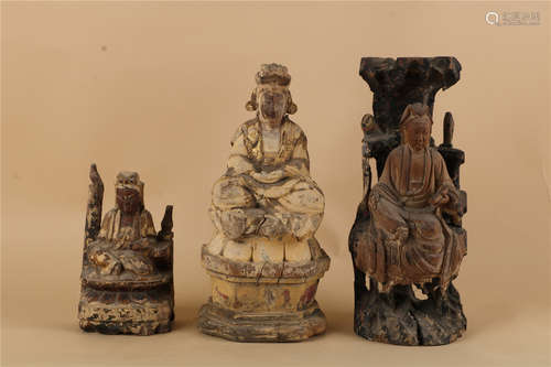 A SET OF THREE CHINESE POLYCHROME WOOD FIGURE OF GUANYIN, QING DYNASTY