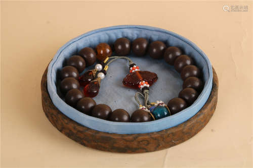 A CHINESE ALOESWOOD BRACELET WITH ORIGIN BOX, QING DYNASTY
