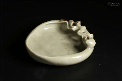A CHINESE GREEN GLAZED PEACH-SHAPED WASHER, MIDDLE QING DYNASTY