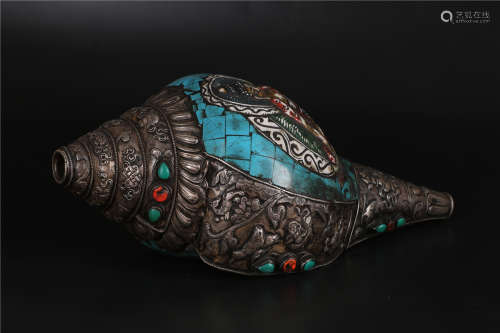 A CHINESE SILVER CONCHO WITH TURQUOISE INLAY, MIDDLE QING DYNASTY