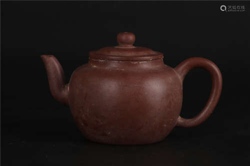 A CHINESE YIXING TEA POT WITH MARKâ€™CHAN YUN WEN XIANGâ€™, QING DYNASTY