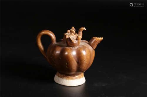 A CHINESE BROWN GLAZED WATER DROPPER, HAN DYNASTY